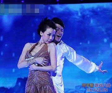 ����Ȧƫ���߹�¶�׵�����Ů