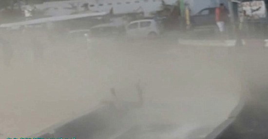 ���Ů�ӽ�ɻ���������ͷ�� ���׼���Զ(��ͼ)