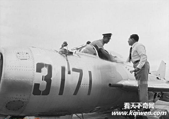 解放军叛徒范园焱使国民党飞行员能在台试驾歼6(组图)