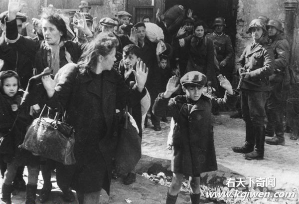 揭开二战时德国纳粹令人发指的暴行 死亡营尸体遍地(组图)