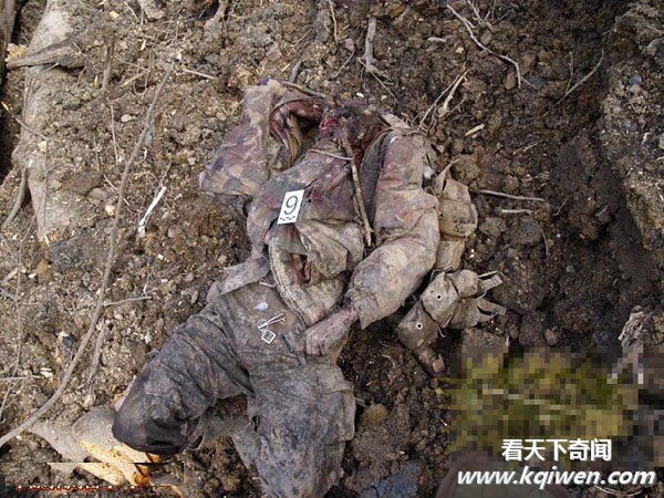 俄军投4吨弹药炸毁恐怖分子兵工厂 尸体残体满地(直击组图57P)